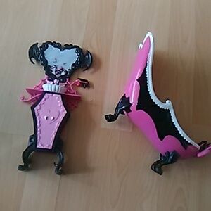 Pink and Black 2011 MONSTER HIGH Bathtub Set